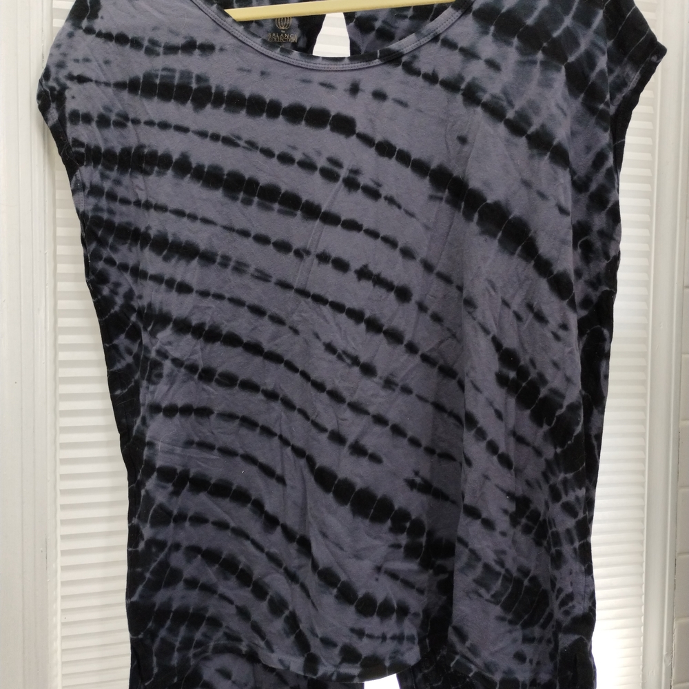 Balance Collection Cut-Out Back Tee Size XL